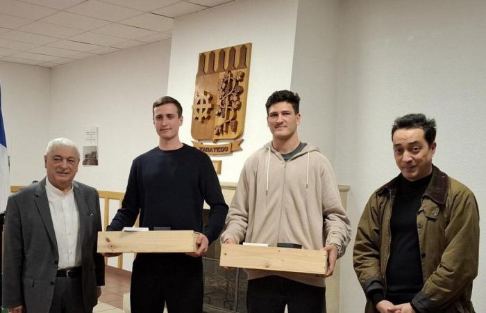 Il giocatore di rugby Nicolas Depoortère e il vogatore Grégoire Bireau premiati dalla loro città di Vayres