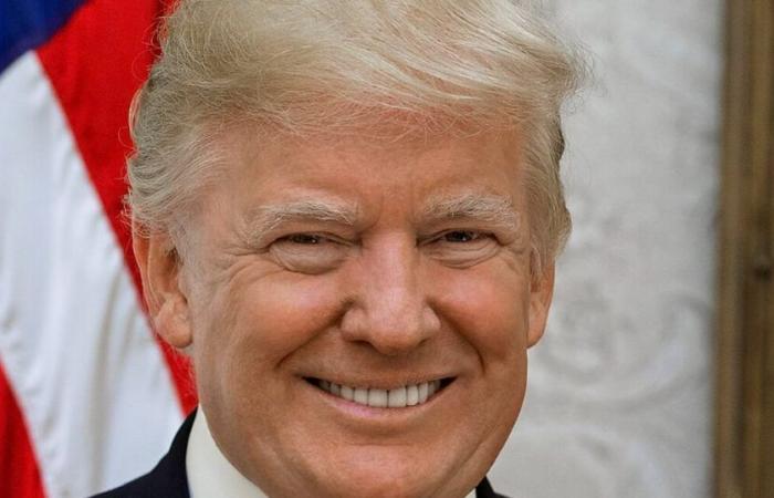 Donald Trump sorprende tutti e cambia taglio di capelli