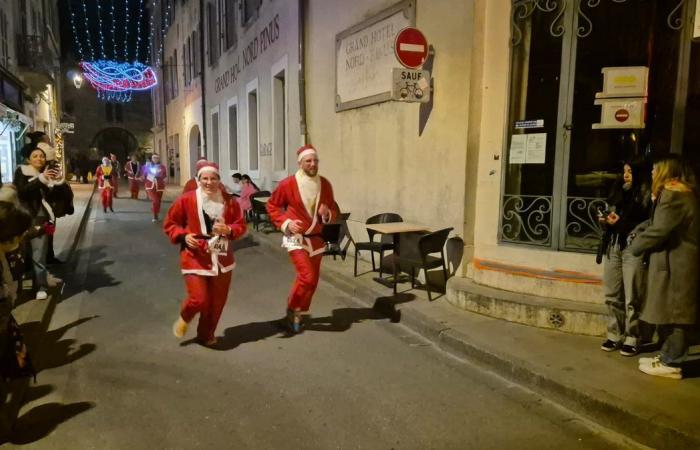 FATTO DELLA SERATA 550 Babbo Natale hanno partecipato alla prima corsa di Natale ad Arles