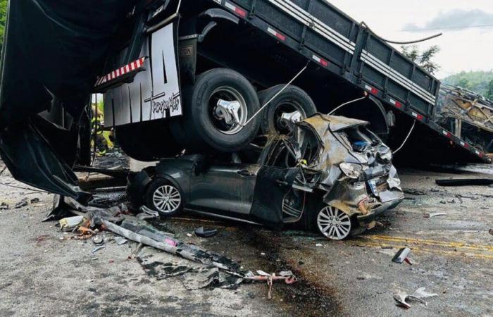 Almeno 32 morti in un incidente d'autobus in Brasile