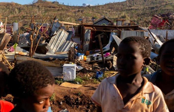 Mayotte attende ulteriore aiuto dopo la partenza di Emmanuel Macron; fornitura d'acqua corrente parzialmente ripristinata a Mamoudzou