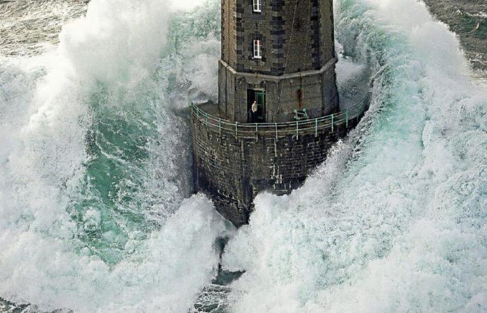 “È in prima linea per resistere all’assalto delle tempeste”: 35 anni dopo, questa foto del faro Jument a Ouessant risalta ancora