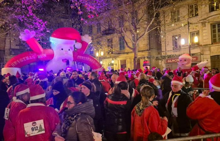 FATTO DELLA SERATA 550 Babbo Natale hanno partecipato alla prima corsa di Natale ad Arles