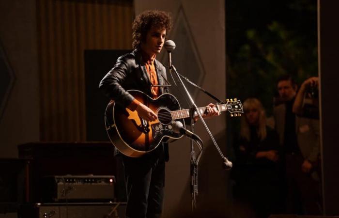 “Un perfetto sconosciuto”: Timothée Chalamet si trasforma in Bob Dylan