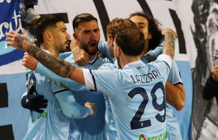 Lecce-Lazio 1-2: gol di Castellanos, Tete Morente e Marusic. Salentini in 10 per tutta la ripresa: espulso Guilbert