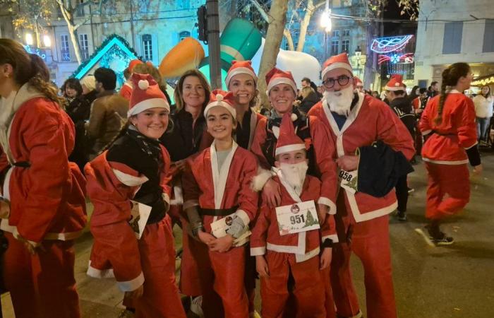 FATTO DELLA SERATA 550 Babbo Natale hanno partecipato alla prima corsa di Natale ad Arles