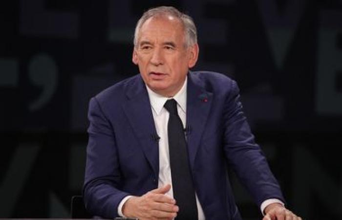 François Bayrou inizia il suo mandato con una popolarità storicamente bassa