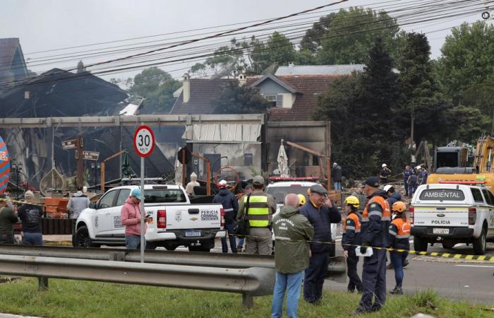 Il mondo in breve | Dieci morti in un incidente aereo in Brasile; La Fontana di Trevi riapre dopo la pulizia