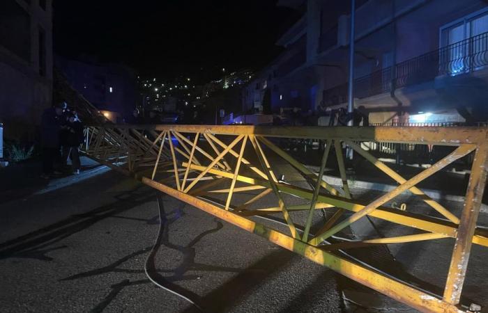 VIDEO. Una gru crolla e colpisce un edificio a Bastia