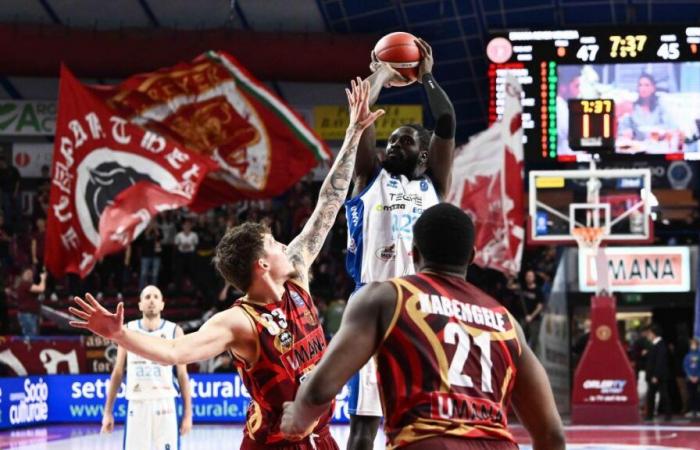 Serie A, Reyer Venezia-Brescia 89-90: errori ai tiri liberi e palla persa finale, gli orogranata incassano un altro ko