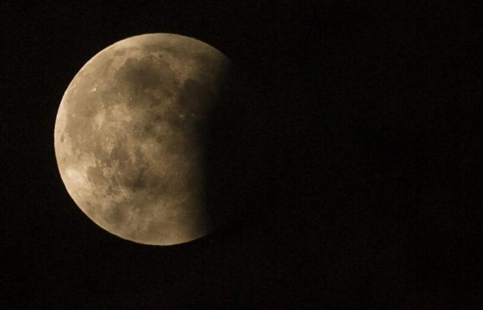 La Luna sta invecchiando un po'