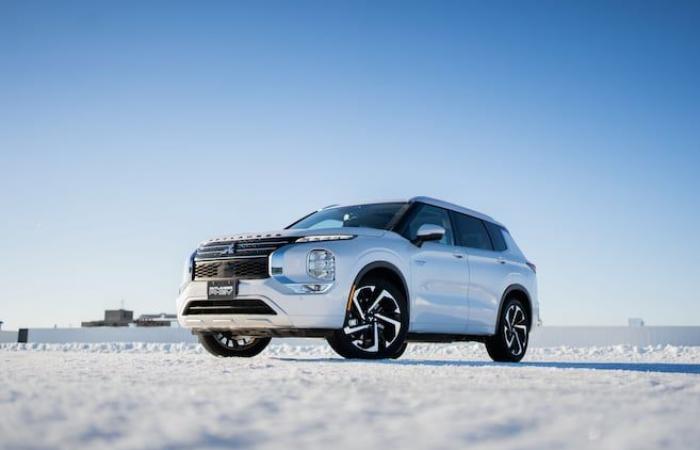 Saggio-CAA: Mitsubishi Outlander PHEV del 2024