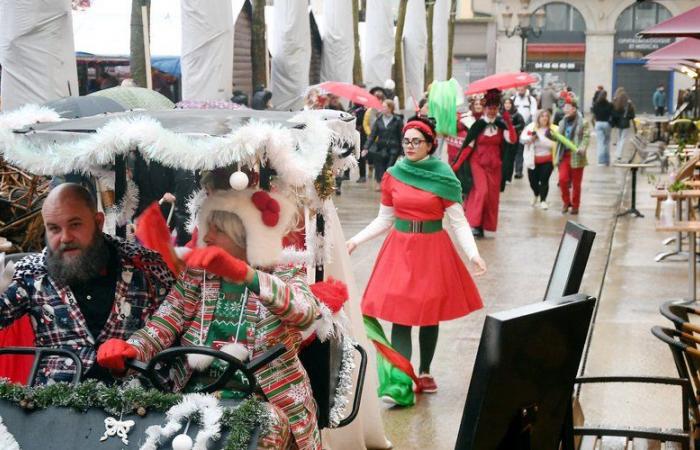 Sfilata di Natale, DJ, pista di pattinaggio… sotto la pioggia la magia del Natale cerca di scandire il fine settimana degli abitanti di Carcassonne