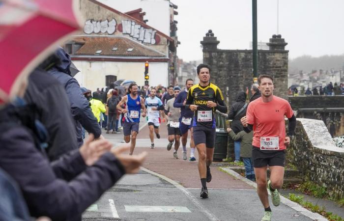 nel vento e nella pioggia per correre verso il 2025