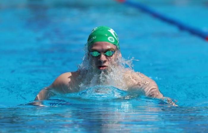 Léon Marchand vince i 100 rana alla Riunione, la sua terza vittoria in altrettante gare