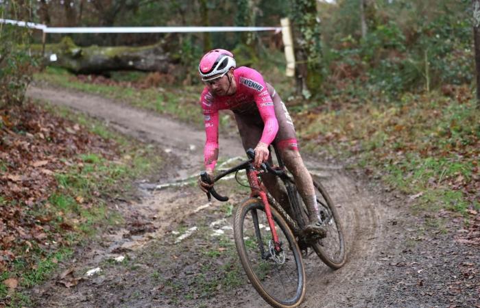 Joshua Dubau illumina il ciclocross Montbron-Eymouthiers