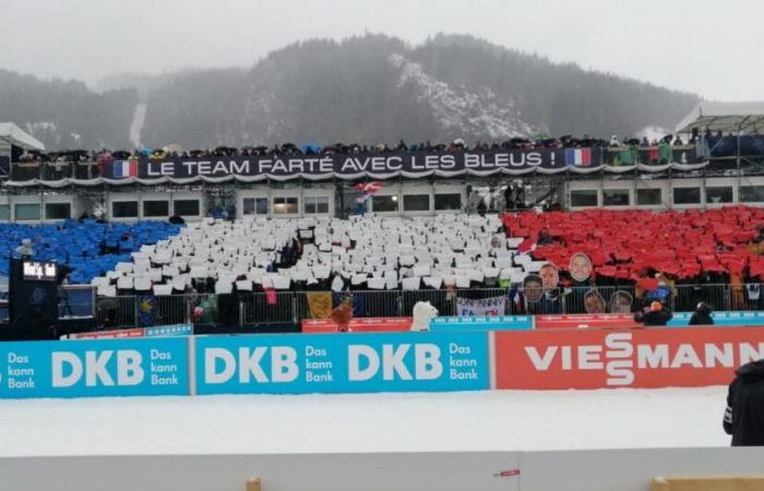 vivere. Le Grand-Bornand: condizioni molto difficili per la mass start femminile, seguite la gara