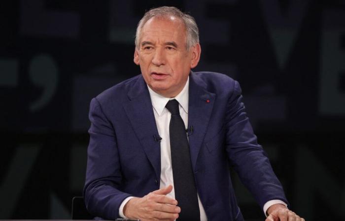 François Bayrou inizia il suo mandato con una popolarità storicamente bassa