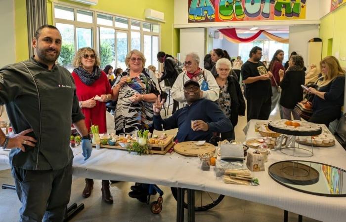 A La Ciotat, lo chef Marc Dussaud visita il centro sociale Abeille per condividere le sue ricette