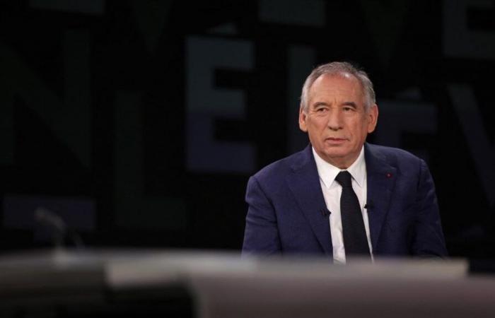 François Bayrou ha incontrato Emmanuel Macron all'Eliseo, ma domenica sera non si conoscerà l'elenco dei ministri