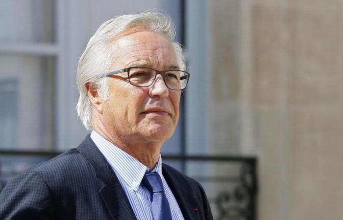 François Rebsamen si dice pronto a “impegnarsi”; un governo atteso “prima di Natale”