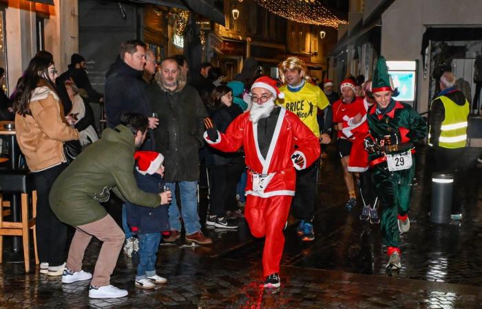 la festa piena di suspense nel centro della città