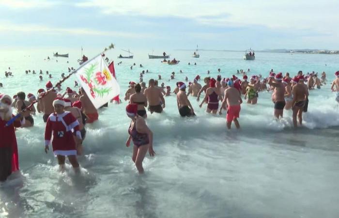 IN FOTO – Il tradizionale bagno di Natale riunisce a Nizza più di 300 persone