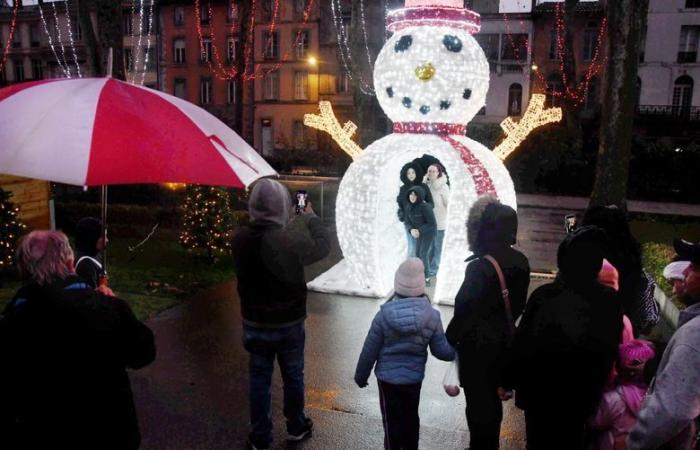 Sfilata di Natale, DJ, pista di pattinaggio… sotto la pioggia la magia del Natale cerca di scandire il fine settimana degli abitanti di Carcassonne