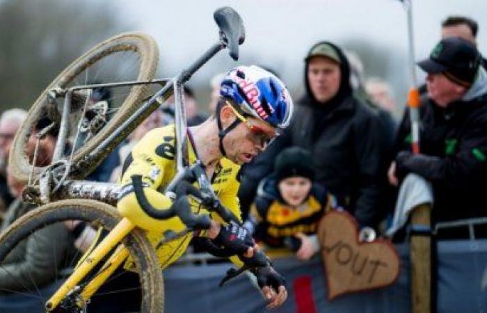 Van Aert rinvia il rientro a scuola, Van der Poel si fa una passeggiata