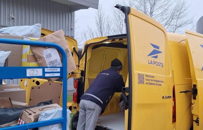 Giallo La Poste, l’altro colore del vestito di Babbo Natale