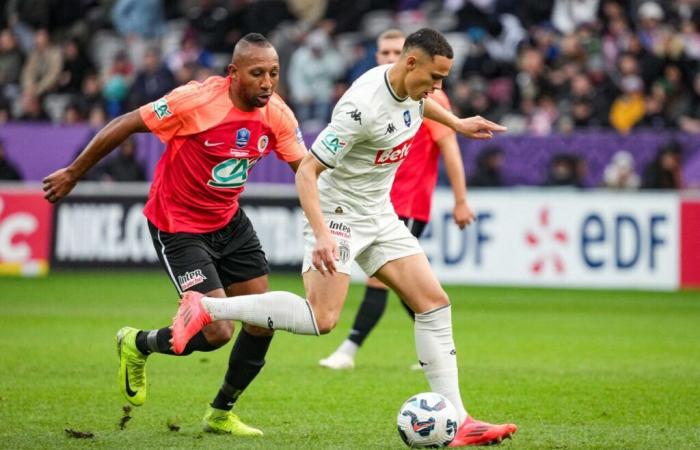 Coppa di Francia. Combattuti, i giocatori dell'Union Saint-Jean perdono contro il Monaco in uno stadio in fiamme