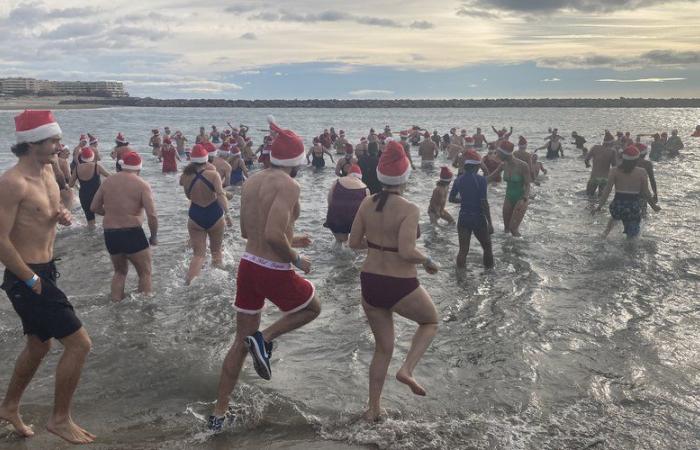 Nonostante il vento, quasi 150 persone coraggiose si sono comunque tuffate per il tradizionale bagno di Natale a Sète