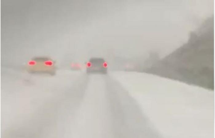 Meteo nell'Yonne: un'impressionante tempesta di neve sorprende gli automobilisti sulla A5