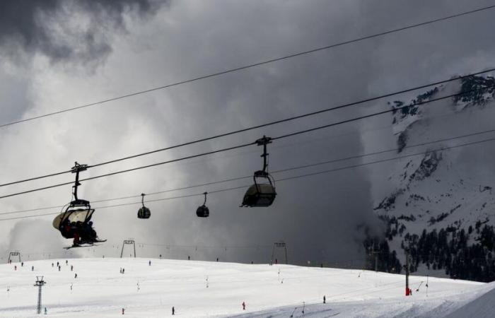 L'aumento delle tasse di soggiorno previsto a Crans-Montana suscita l'ira dei proprietari – rts.ch