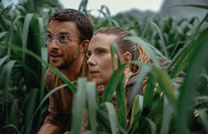 In questo esilarante finto trailer, Scarlett Johansson si trasforma in un dinosauro