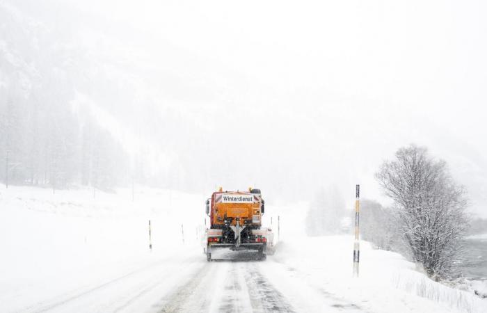 Meteo: la neve disturba la circolazione stradale sulle Alpi