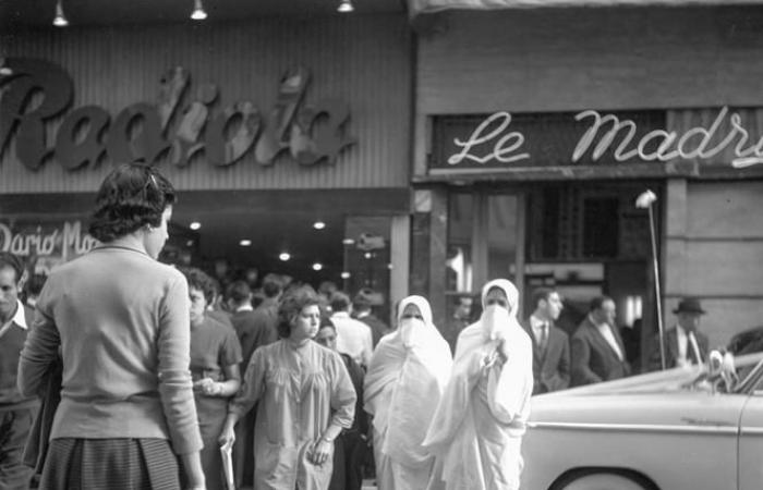 Al Centro Pompidou, in Algeria, sotto lo sguardo di un fotografo di nome Pierre Bourdieu