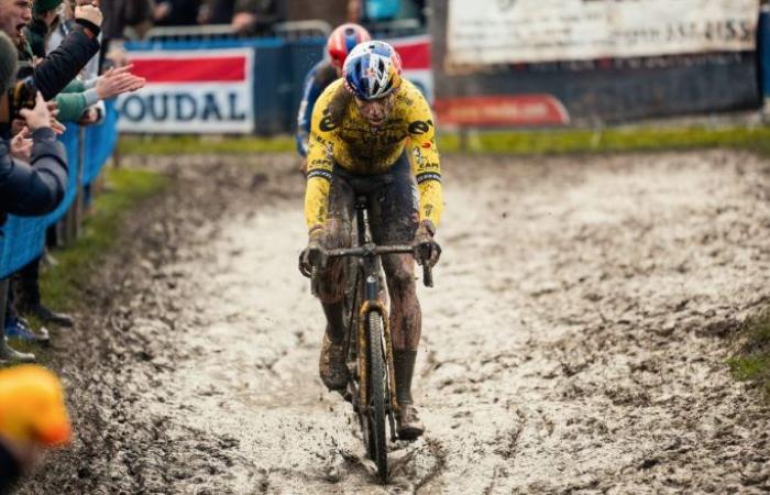 Ciclismo. Ciclocross – Wout Van Aert si è sentito male, la ripresa è stata rinviata a venerdì