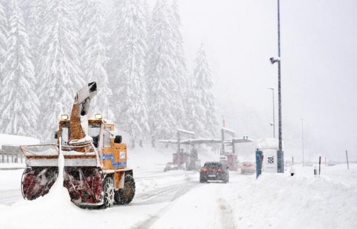 Le nevicate interrompono il traffico stradale e ferroviario in Svizzera – rts.ch