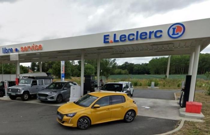 Il trasportatore inverte il diesel e l'SP95-E10 in questa stazione di servizio, molti veicoli si guastano