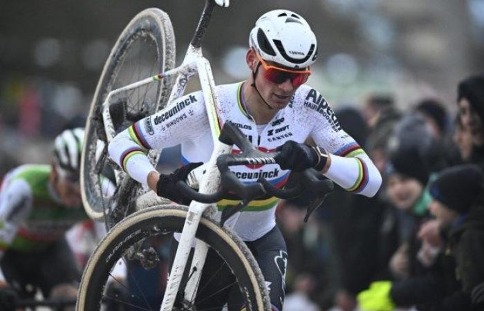 Mathieu van der Poel impressiona per il secondo giorno consecutivo, Laurens Sweeck finisce secondo a Zilvermeercross