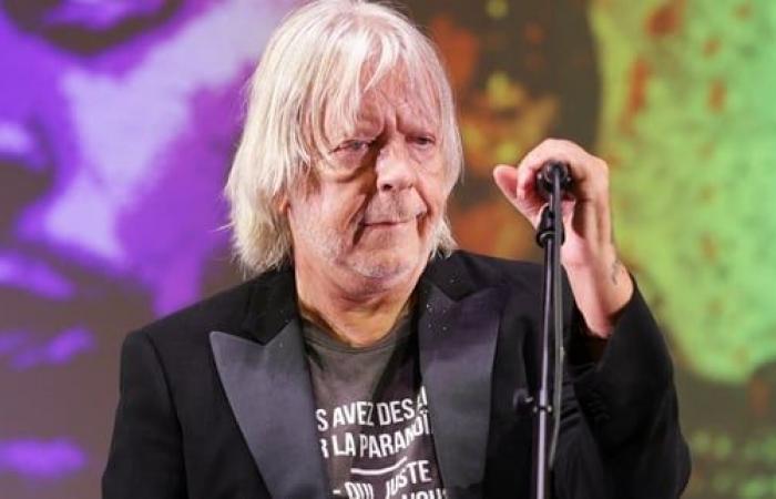 Renaud arrabbiato per le critiche sulla sua salute e sulla sua voce