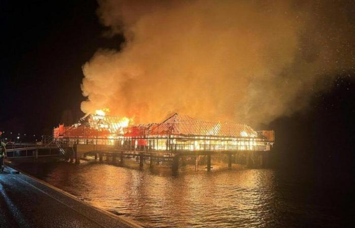 Storico stabilimento balneare svizzero sul Lago di Costanza distrutto da un incendio