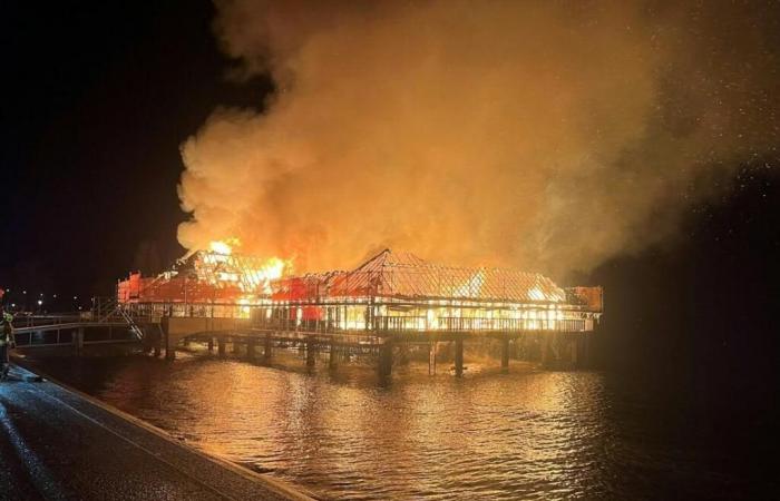 La mitica Badhütte di Rorschach (SG) in fiamme