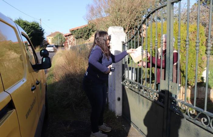 “Dietro il nostro lavoro ci sono bambini felici di aprire i regali”: i postini fanno di tutto per consegnare i pacchi prima di Natale