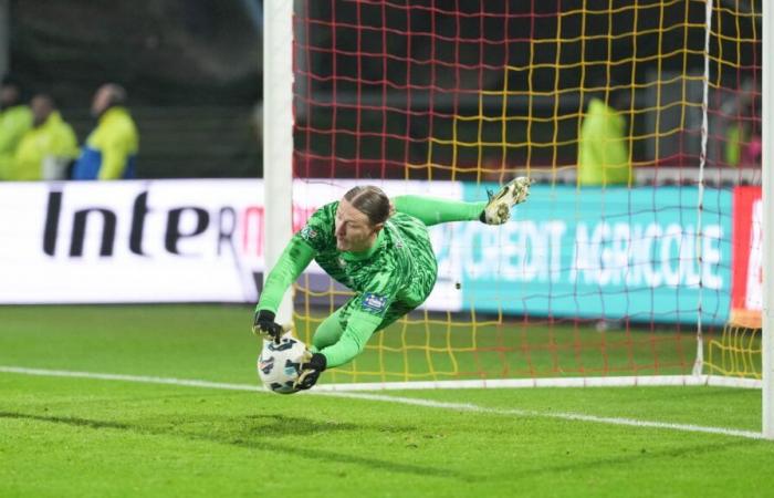 “Quando sono arrivato qui, il mio primo allenamento è stato orribile”, il salvatore Safonov traccia un primo bilancio “interessante” dei suoi 6 mesi al PSG