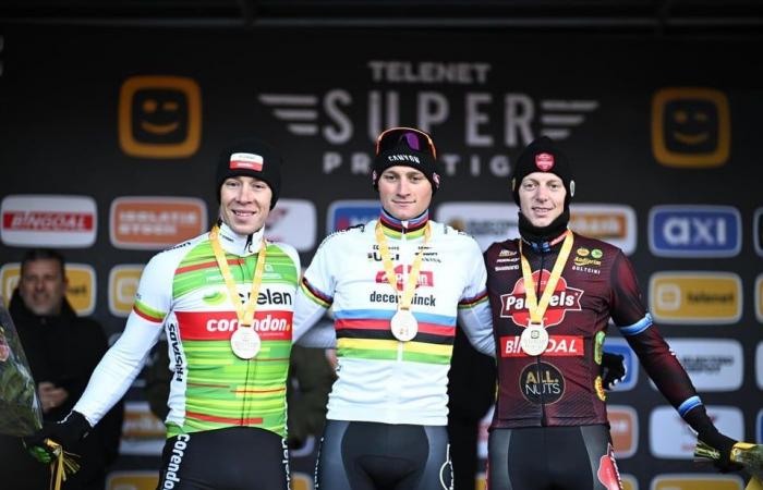 Mathieu van der Poel impressiona per il secondo giorno consecutivo, Laurens Sweeck finisce secondo a Zilvermeercross