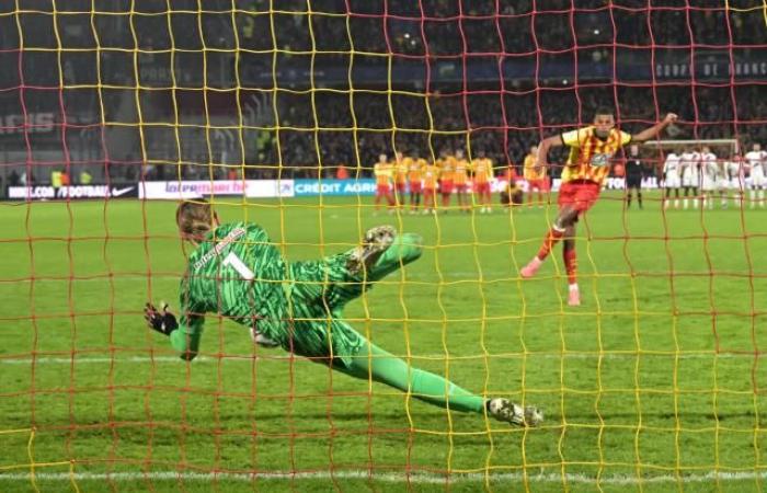 Decisivo contro il Lens, Safonov conquista punti nel duello contro Donnarumma