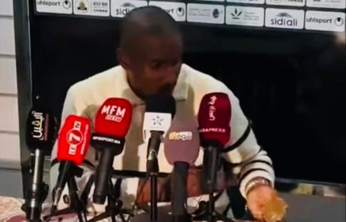 L'Esercito Reale trascina l'allenatore sportivo Wydad Mokoena davanti alla commissione etica