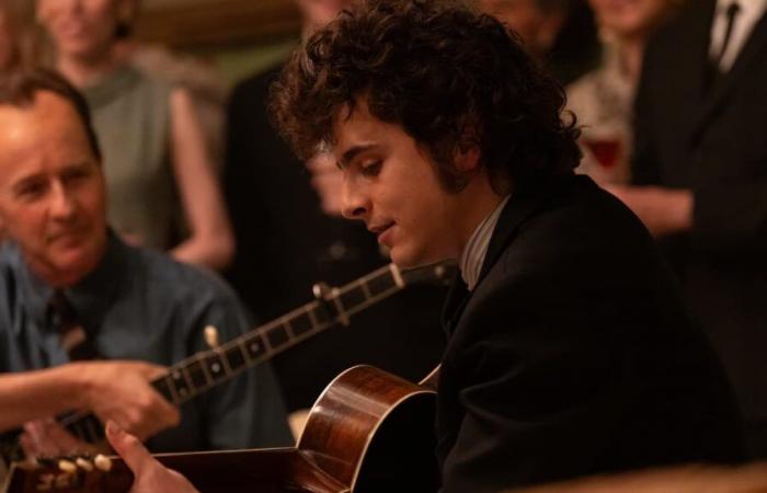 “Un perfetto sconosciuto”: Timothée Chalamet, un Bob Dylan libero e intransigente